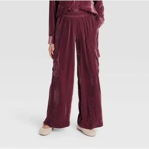 Universal Thread Women's Velour Velvet Wide Leg Cargo Pants Size Small